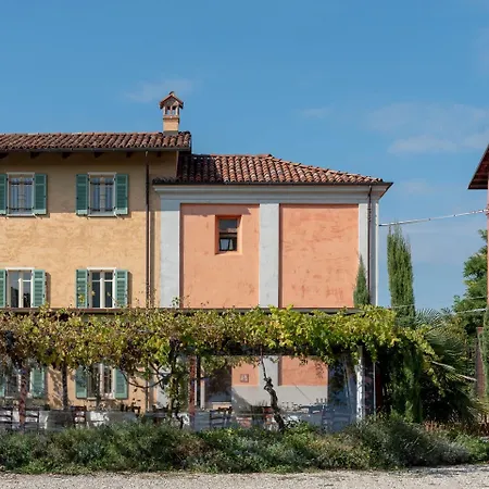 San Martino Langhe Фермерский дом *